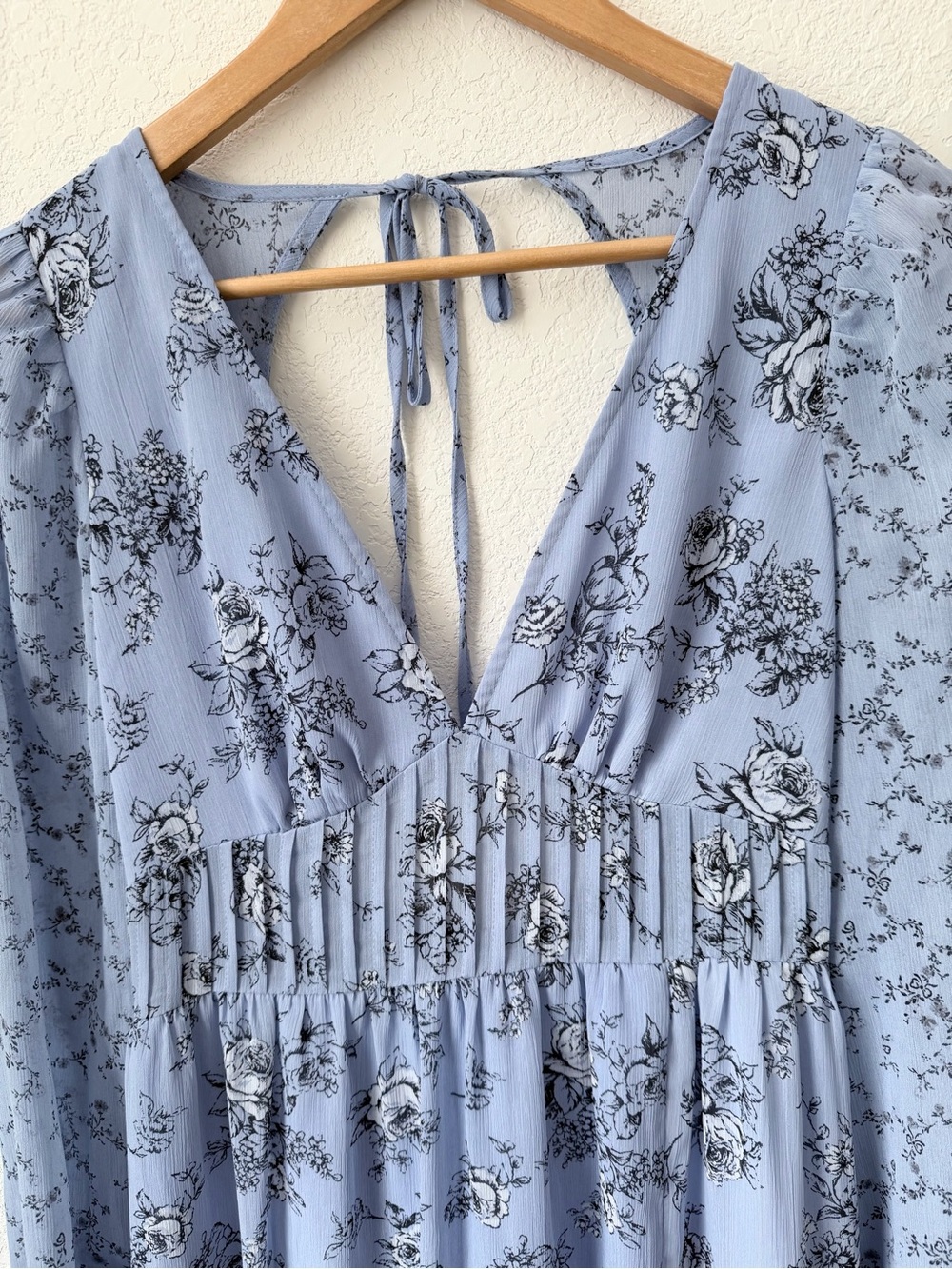Forever 21 Light Blue Floral V-Neck Maxi Dress with Black Print - Picture 3 of 10